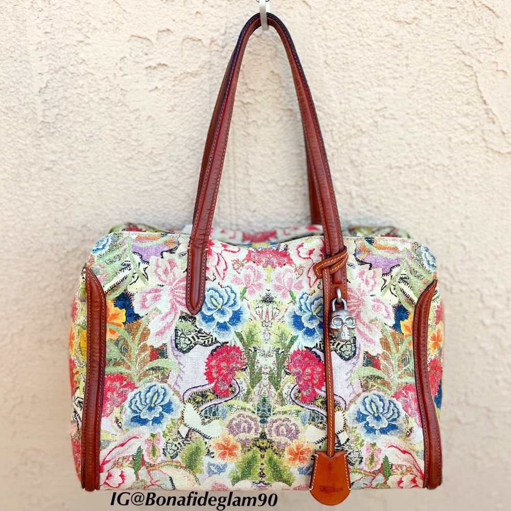 Alexander McQueen women’s New Skull Padlock floral-print zip-around tote bag - Picture 3 of 17